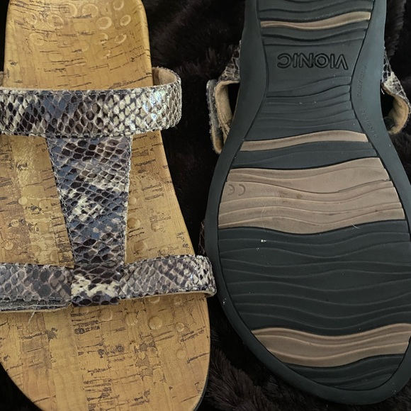 Cork soul Vionic Sandals with snake like straps. Velcro on strap for snug fit. - Picture 3 of 3